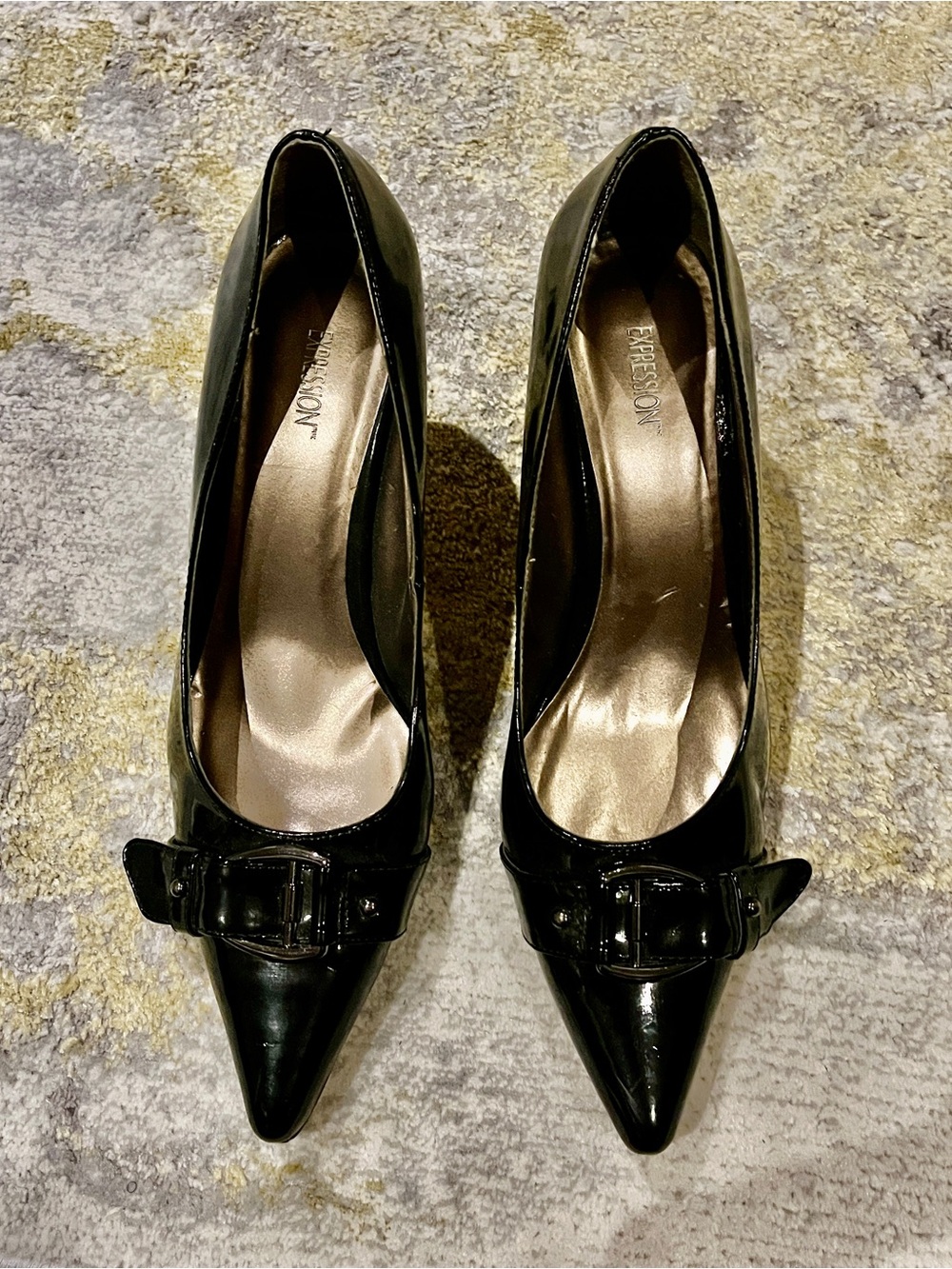 🖤 Expressions Black Patent Pointed-Toe Mid Heel Pumps with Bow